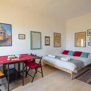https://luminous-studio-navigli-tram-milan.it-lombardy.com